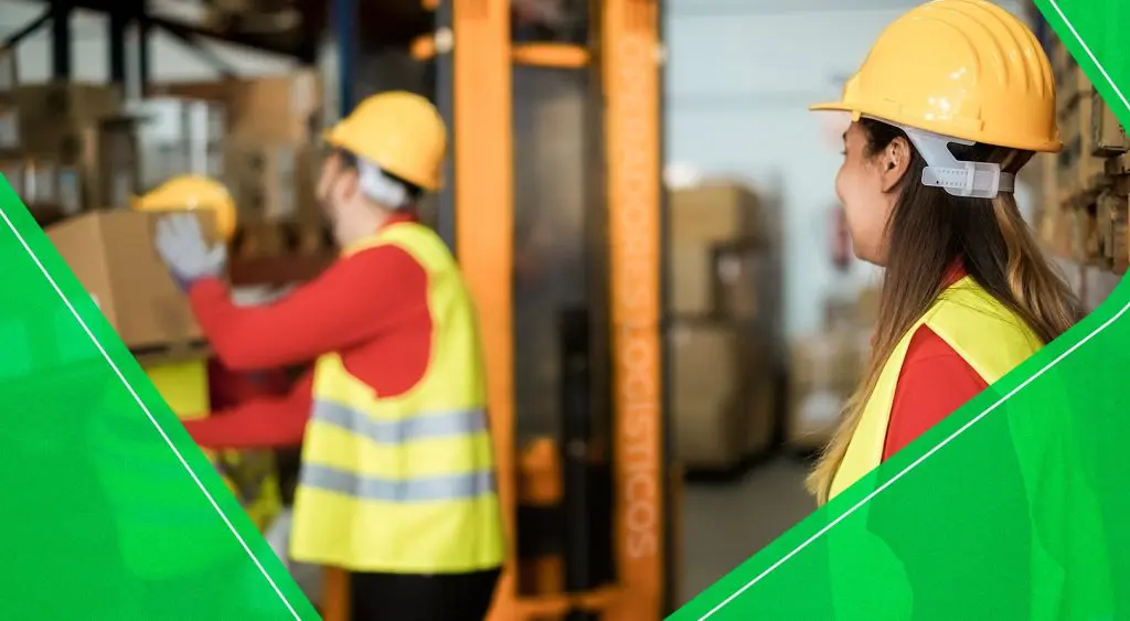 operadores logísticos trabalhando